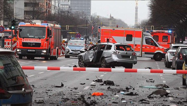 Ô tô nổ tung giữa thủ đô Berlin, 1 người thiệt mạng