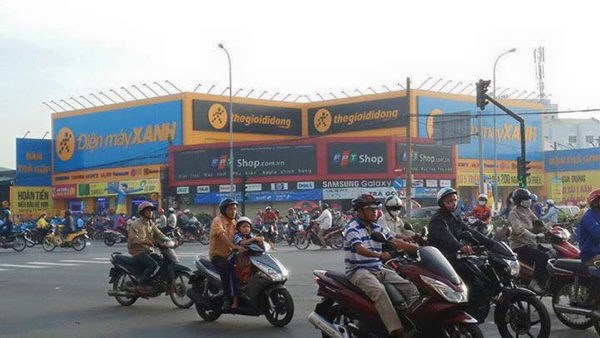 Chuyện gì xảy ra nếu Thế Giới Di Động thâu tóm FPT Shop?