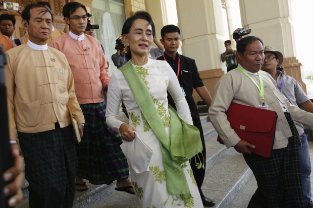 Bà Suu Kyi khởi động bằng cuộc gặp ngoại trưởng Trung Quốc