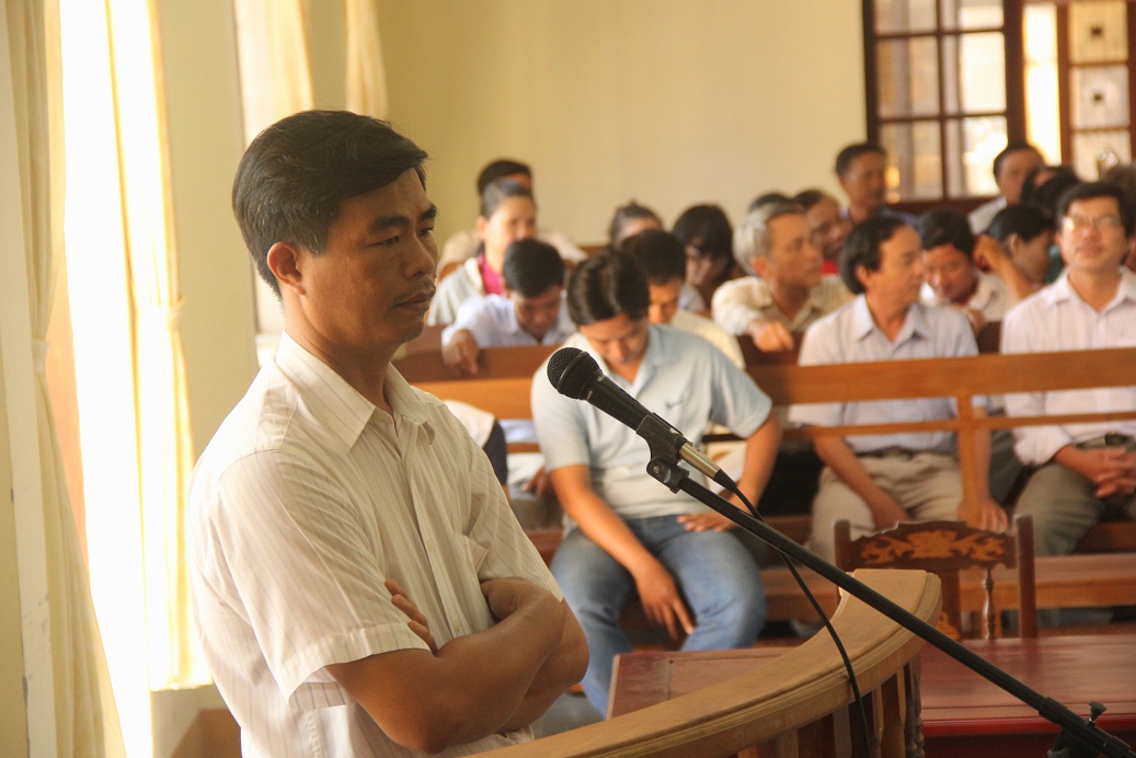 Nguyên trưởng trạm y tế bị tù treo vì tham ô, nữ hộ sinh kháng cáo
