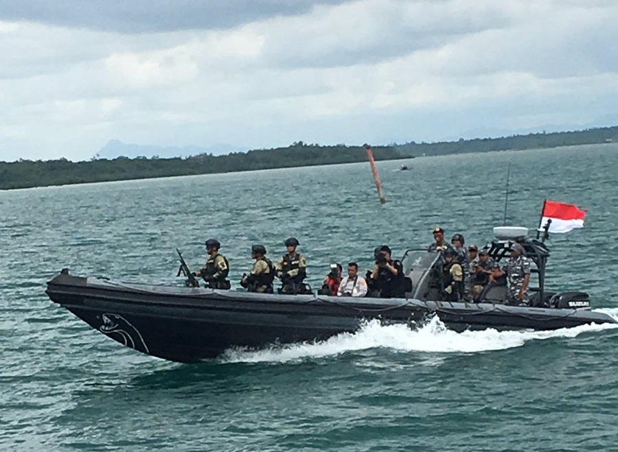 Tổng thống Indonesia lên tàu chiến đến quần đảo Natuna