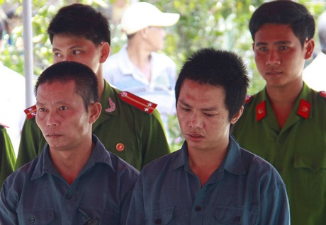 Vi phạm giao thông, đánh công an để thoát thân!