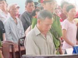 Gã láng giềng tàn độc và người đàn bà xấu số
