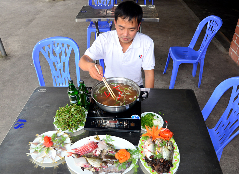Lẩu cá lạp xạp nấu bứa chua