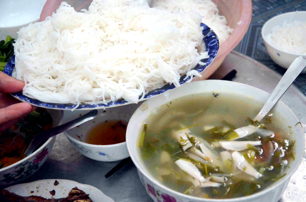 Ăn một muỗng riêu cá mai, ngọt đến tận kẽ răng
