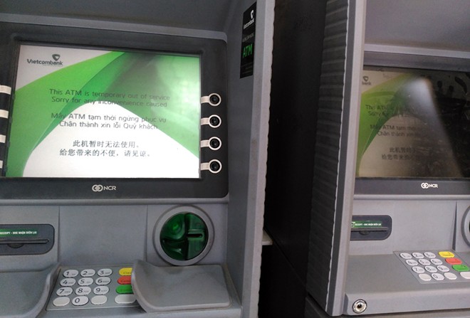 Hàng loạt máy ATM ở Hà Nội "nghỉ Tết" sớm
