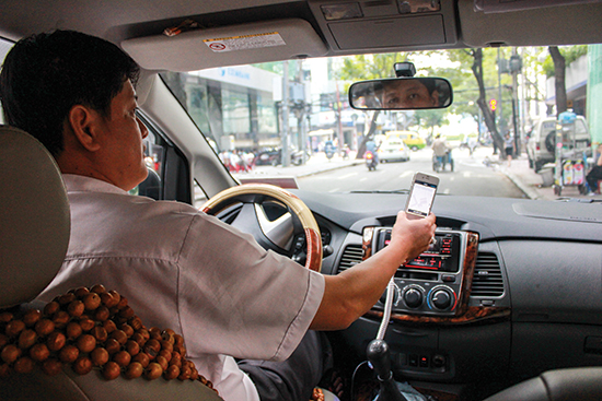 Vay mua xe chạy Uber, cân nhắc việc trả nợ