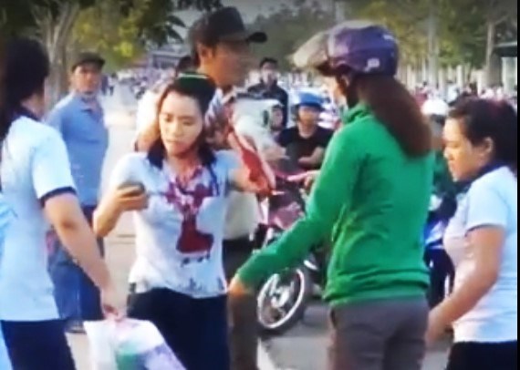 Nữ công nhân bị chém dã man trước cổng công ty