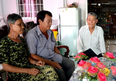 "Ai nghèo muốn có nhà ở xin mời gặp ông Bảy Quyền"