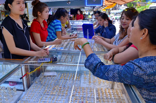 Giá vàng “bùng nổ”
