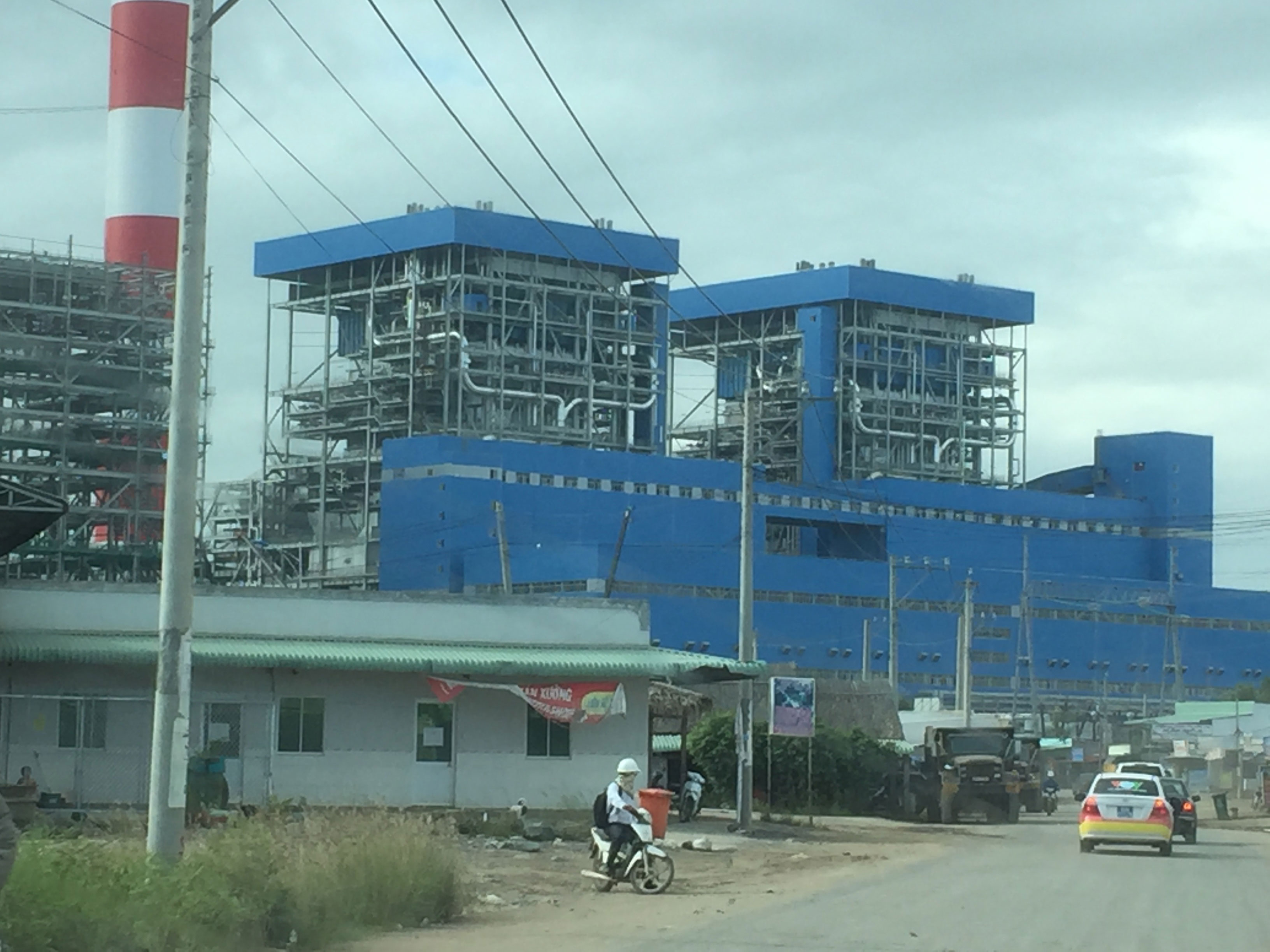 Chấp nhận sống chung với nhiệt điện than!