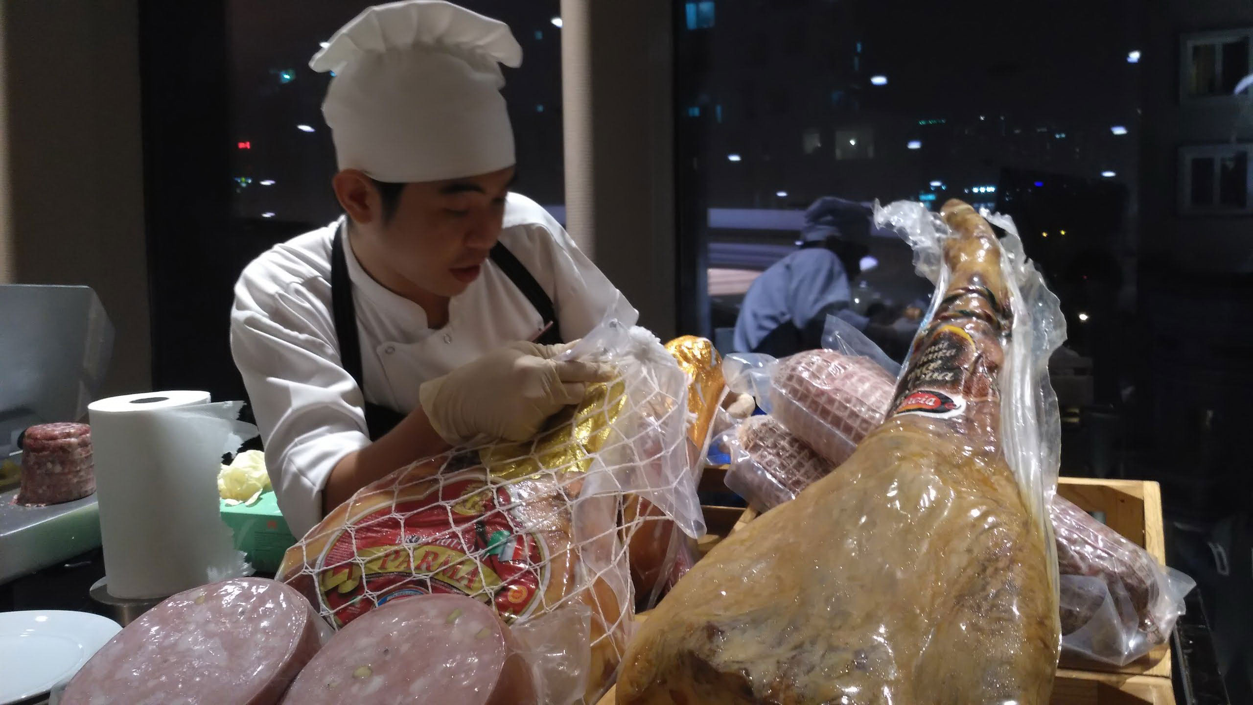 Thịt nội có “đối thủ” trên sân nhà