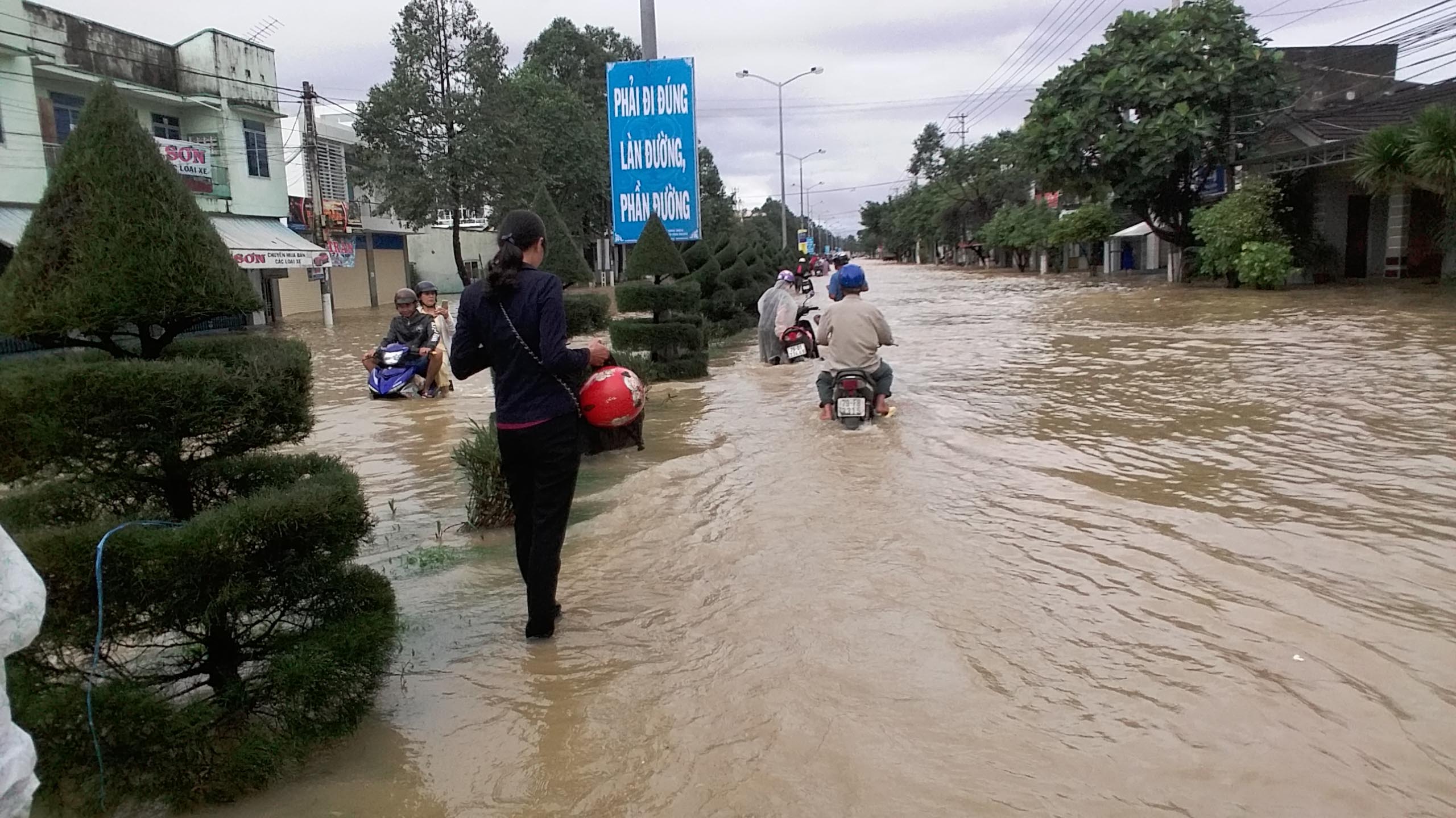 Du lịch trong nước trầm lắng, nước ngoài sôi động
