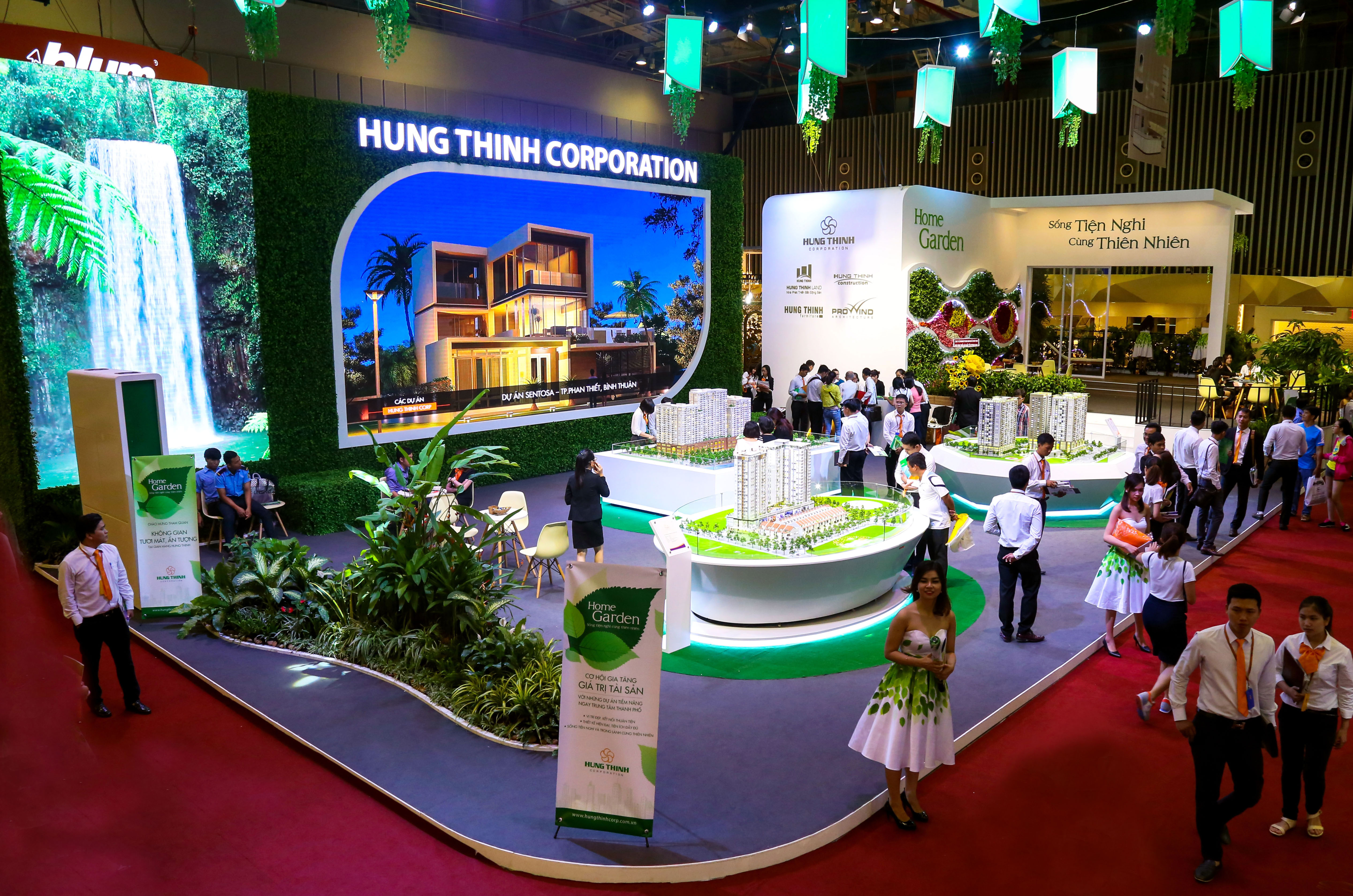 Ào ạt tung hàng tại Vietbuild