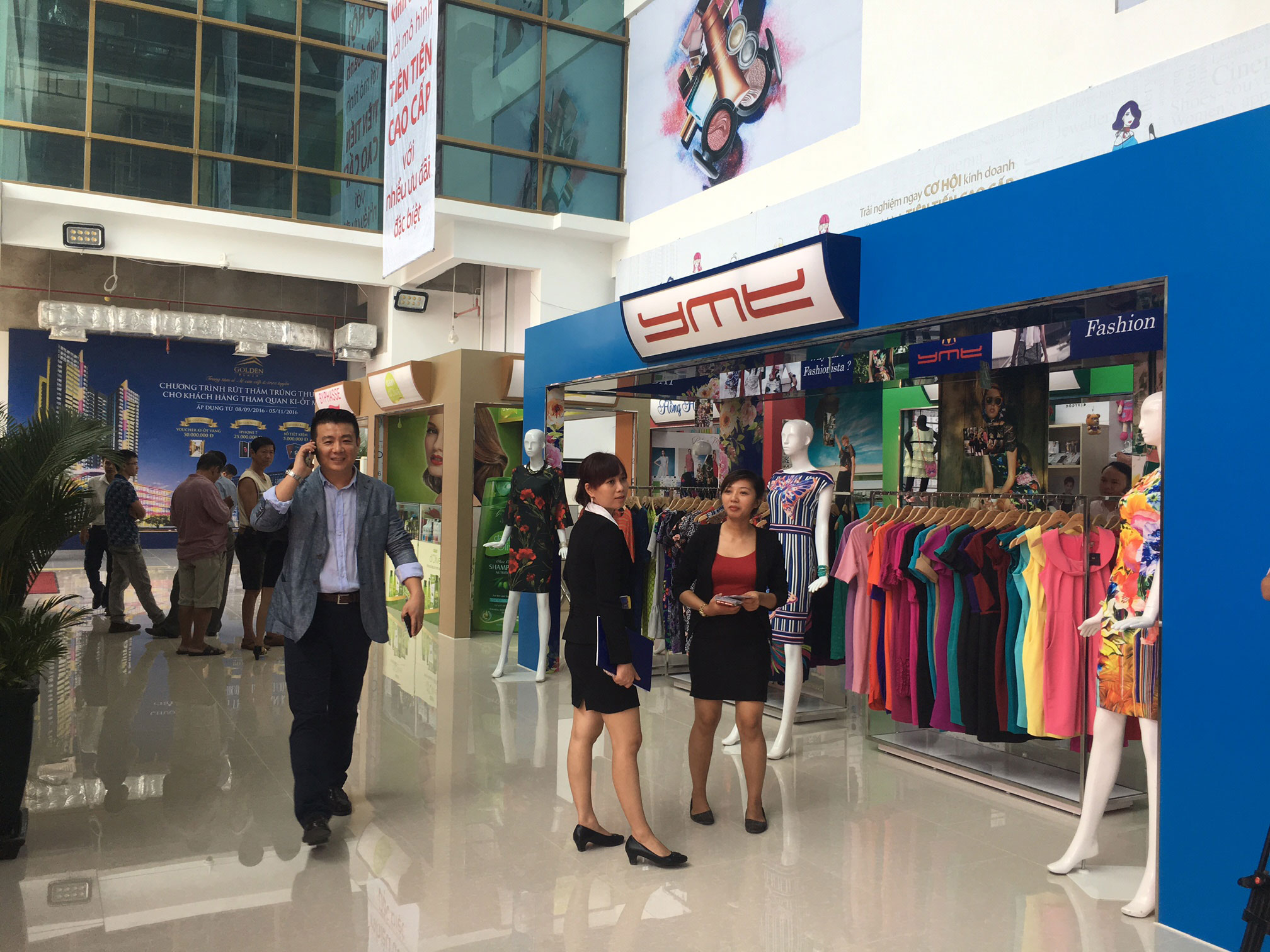 Giá thuê ki-ốt tại Golden Plaza hơn 1 tỉ đồng
