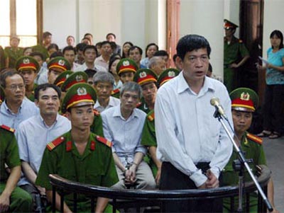 
B&ugrave;i Tiến Dũng khi đứng trước v&agrave;nh m&oacute;ng ngựa
