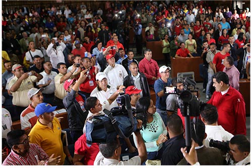 Venezuela phải dùng quan tài giấy