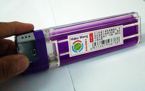 Chơi hộp quẹt khủng, thanh niên nát bàn tay