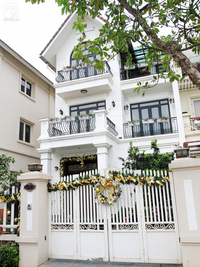 Gia đình chị N. không quá đầu tư vào trang trí cổng nhà.