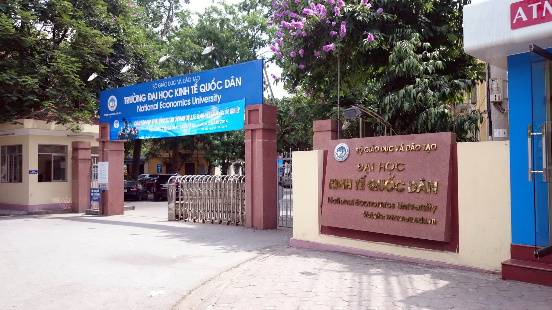 Học phí tăng, gây sốc