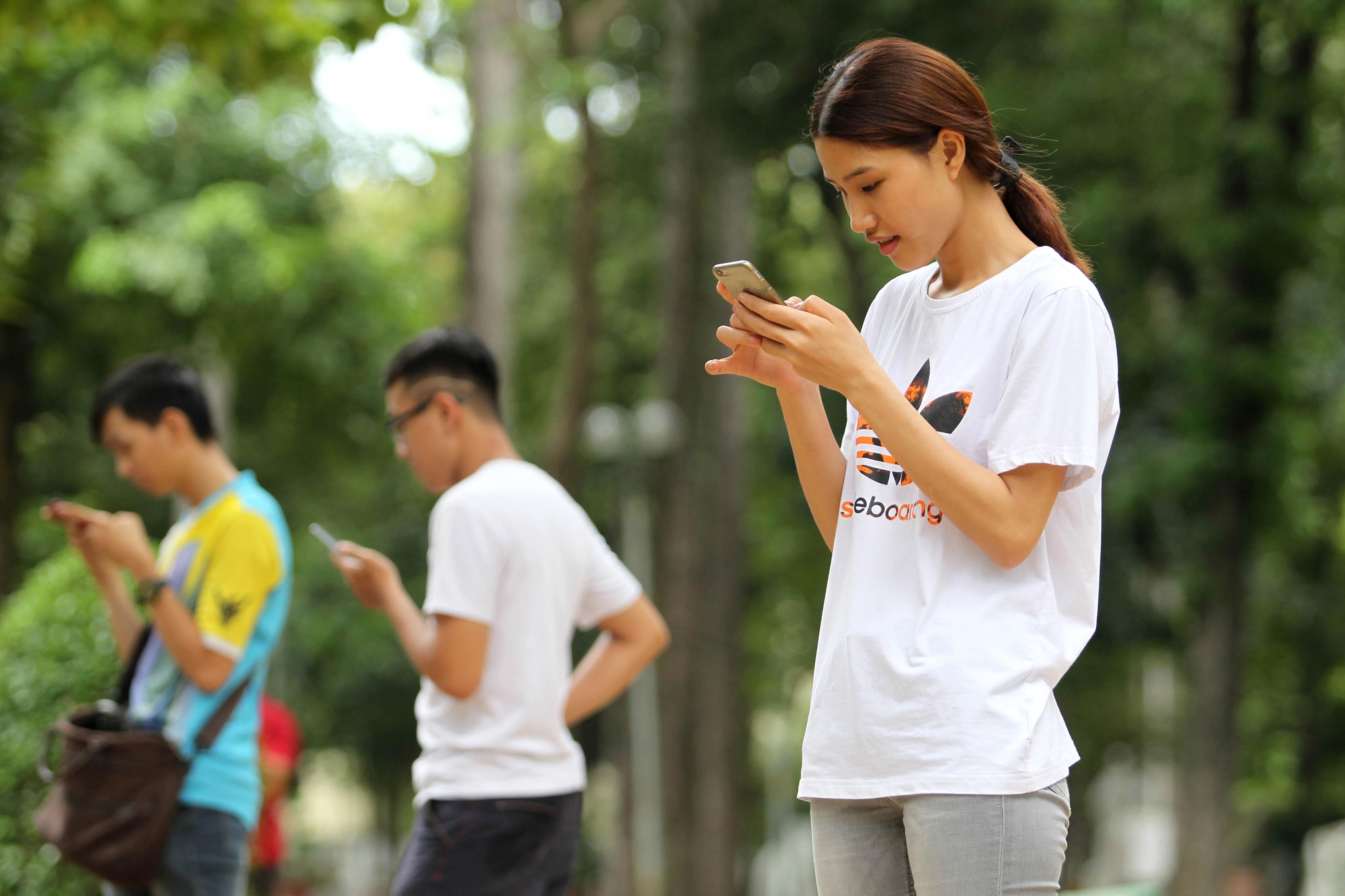 Lo 4G phập phù, tốn kém