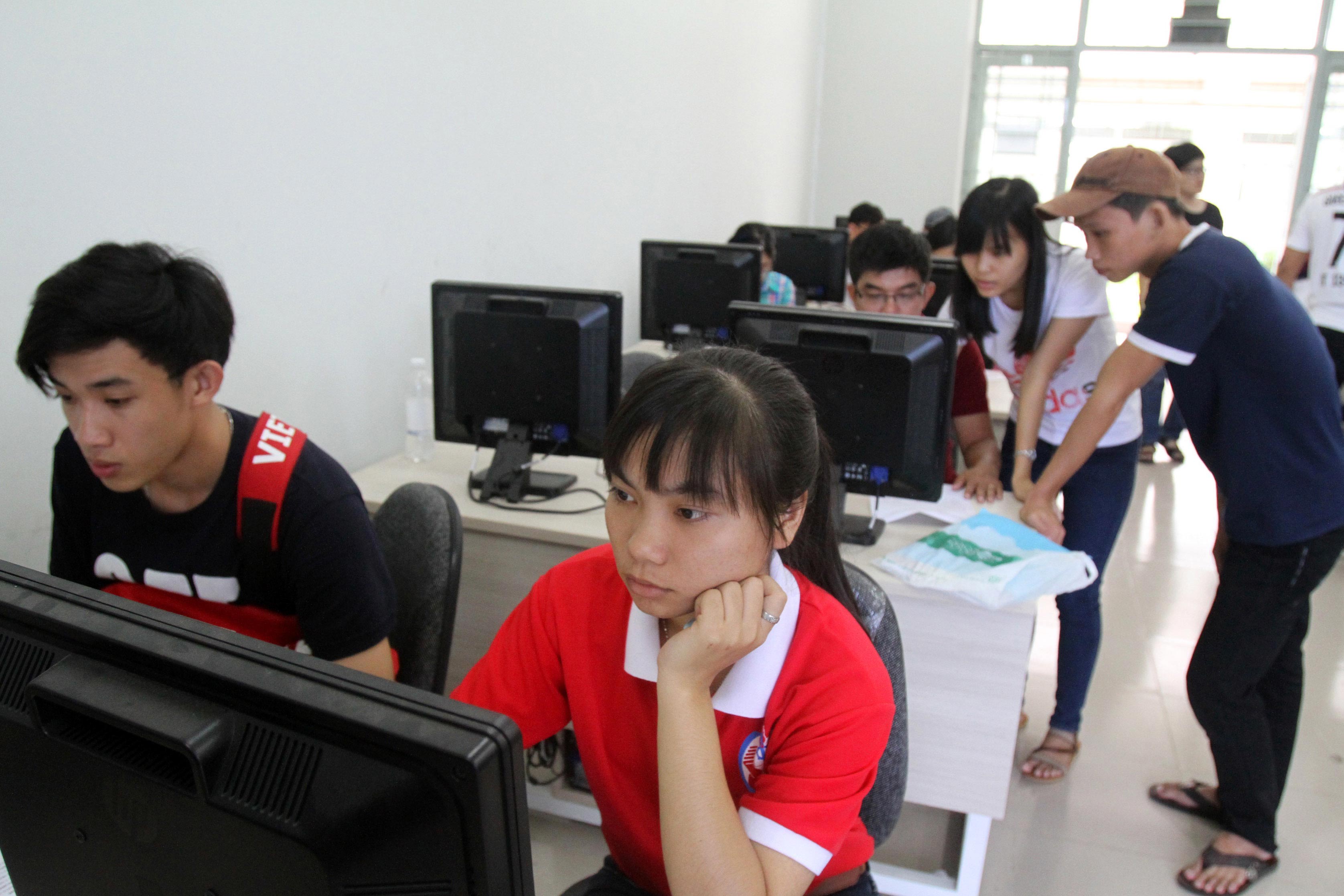 Bộ GD-ĐT can thiệp quá sâu vào xét tuyển