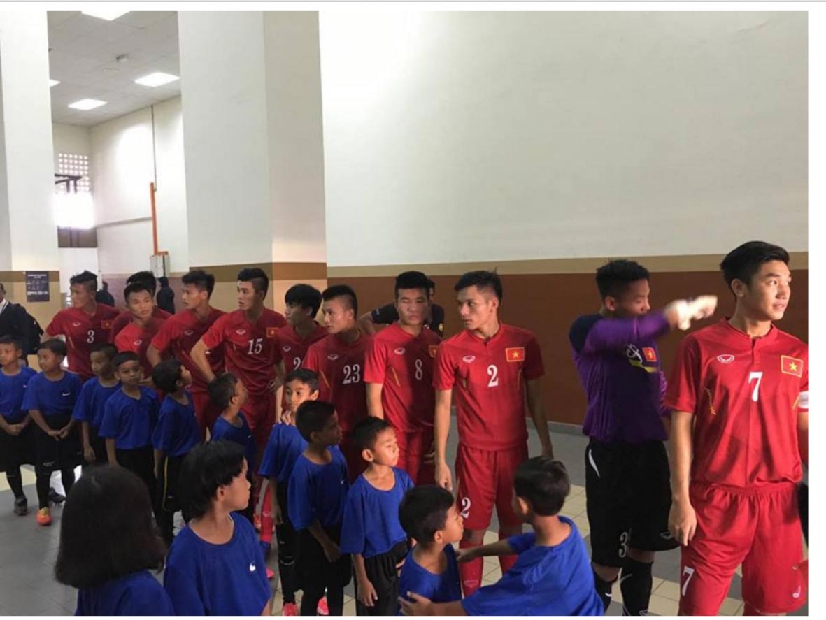 Sao U21 không học hỏi đội tuyển?