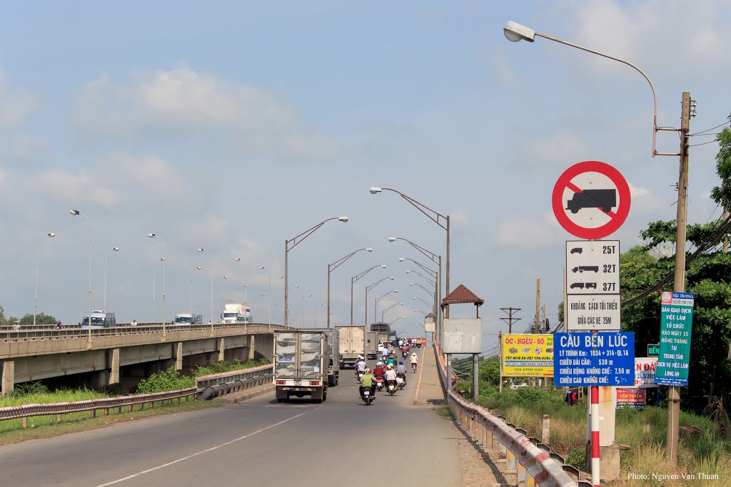 Cấm xe ô tô qua cầu Bến Lức cũ