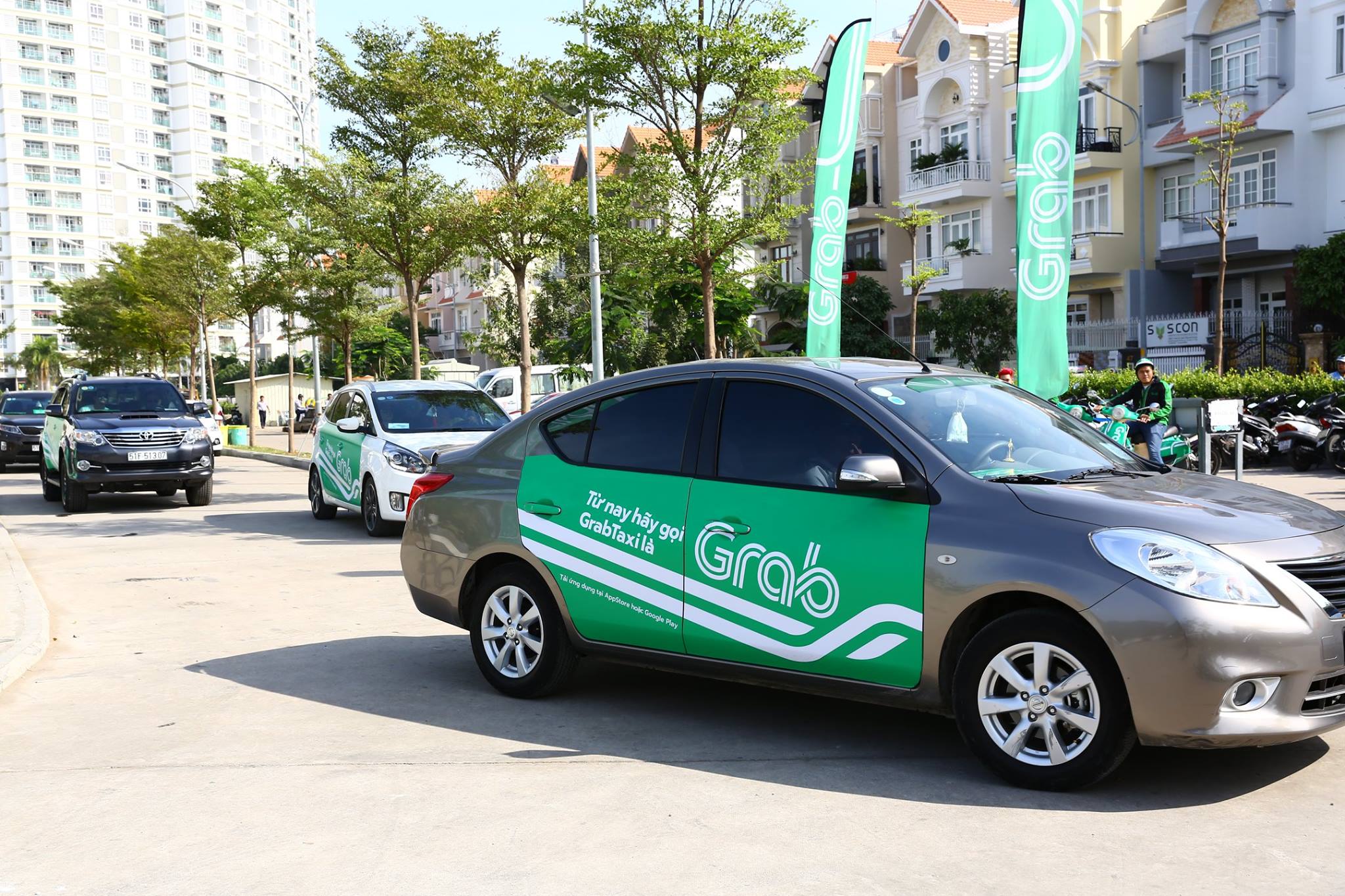 Xăng giảm Grab vẫn tăng giá cước kỷ lục