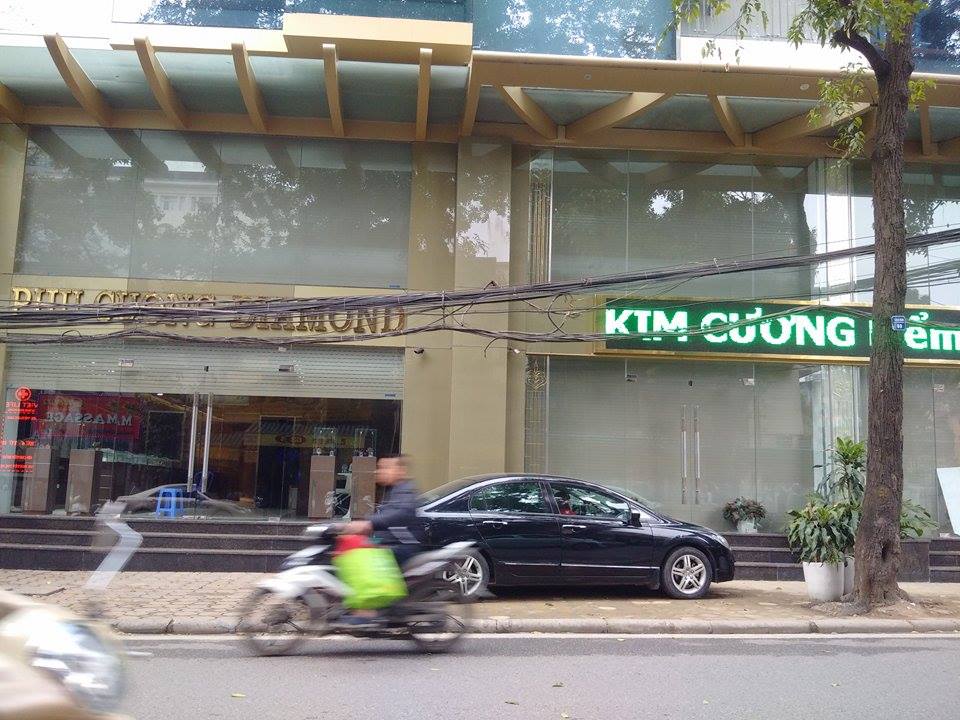 Hà Nội: Hiệu buôn kim cương lớn có tiếng bất ngờ đóng cửa