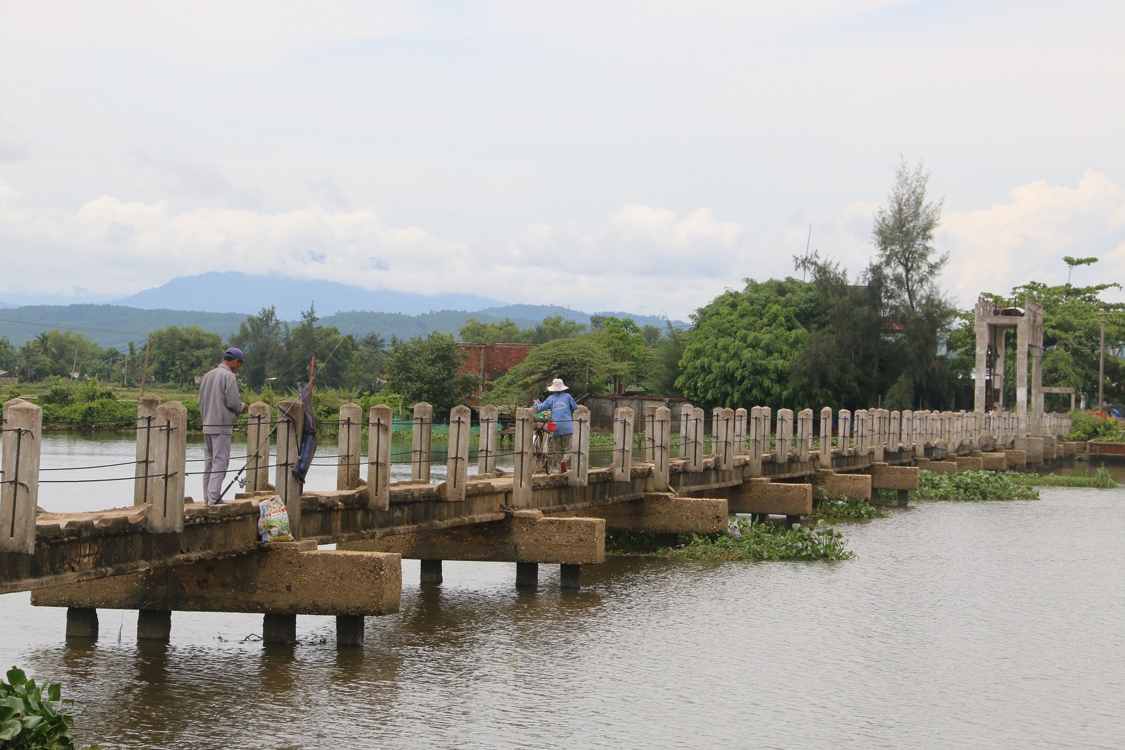 Tuy nhiên, nhiều năm trở lại đây, cây cầu này không còn phục vụ mục đích thủy lợi nữa mà được người dân địa phương xem cây cầu như một tuyến đường lưu thông từ xã Tam Tiến ra Quốc lộ 1 và ngược lại.
