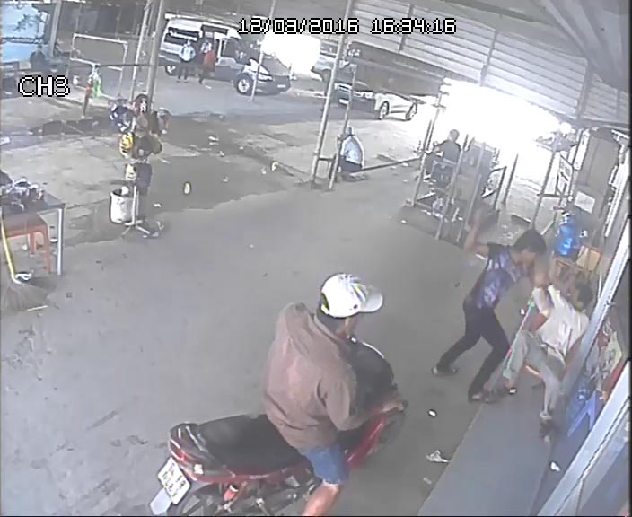 Côn đồ lộng hành