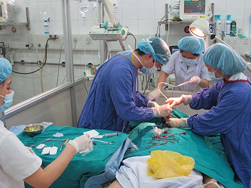 “Người hùng” thầm lặng trong các ca mổ