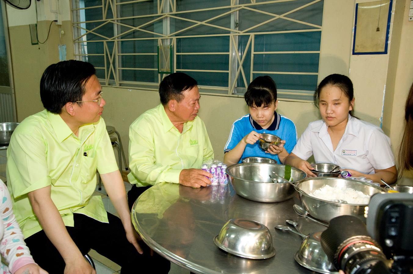 An Tín Travel tặng quà cho trường mù Nguyễn Đình Chiểu