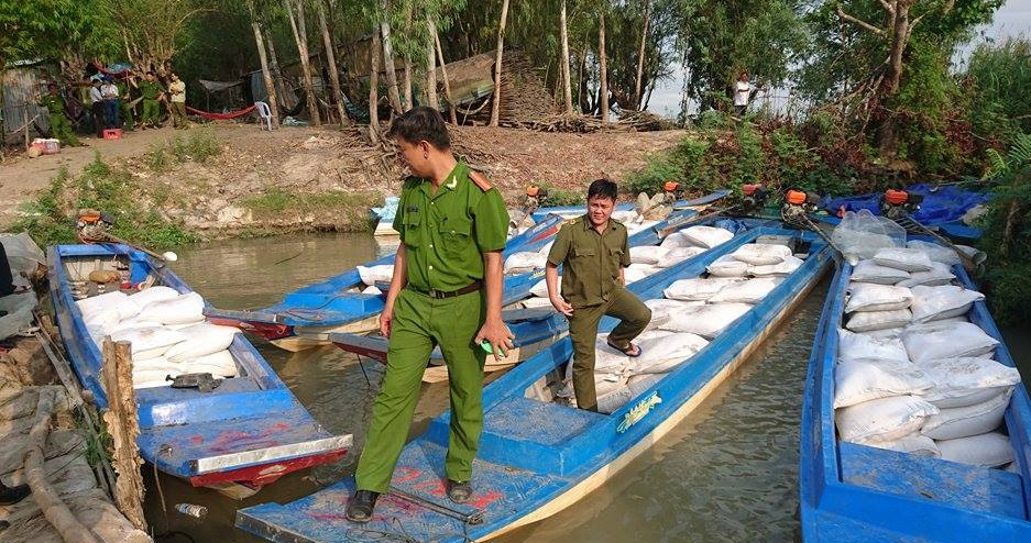 Mật phục tóm gọn băng buôn lậu ở vùng biên