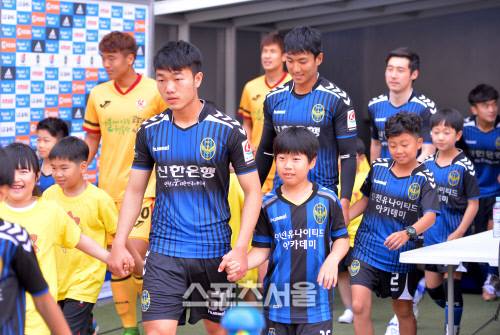 Xuân Trường ra mắt, đá chính 60 phút ở K-League