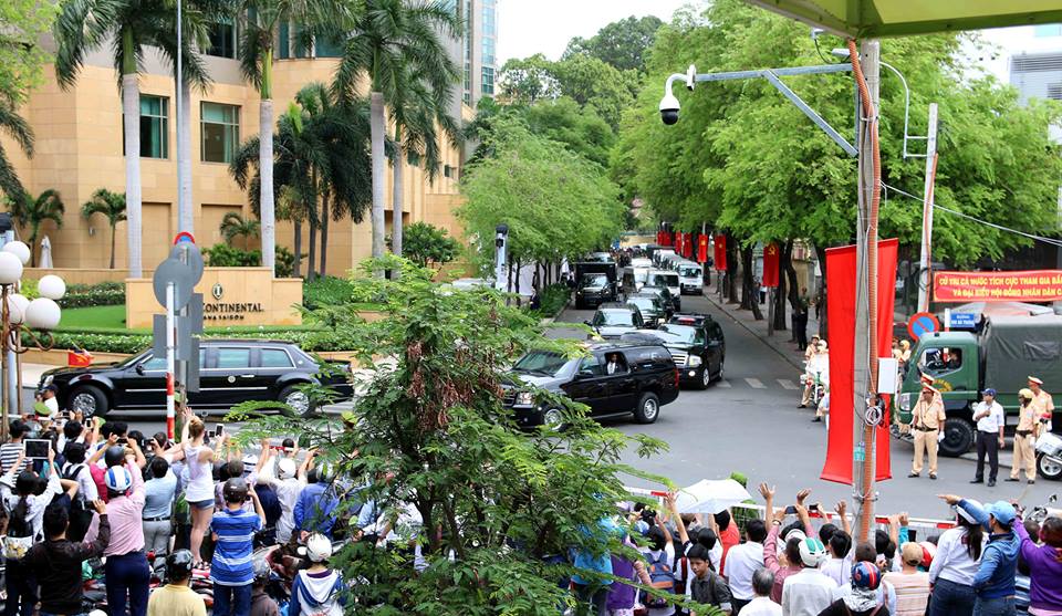 "Quái thú" chở ông Obama rời khách sạn InterContinental