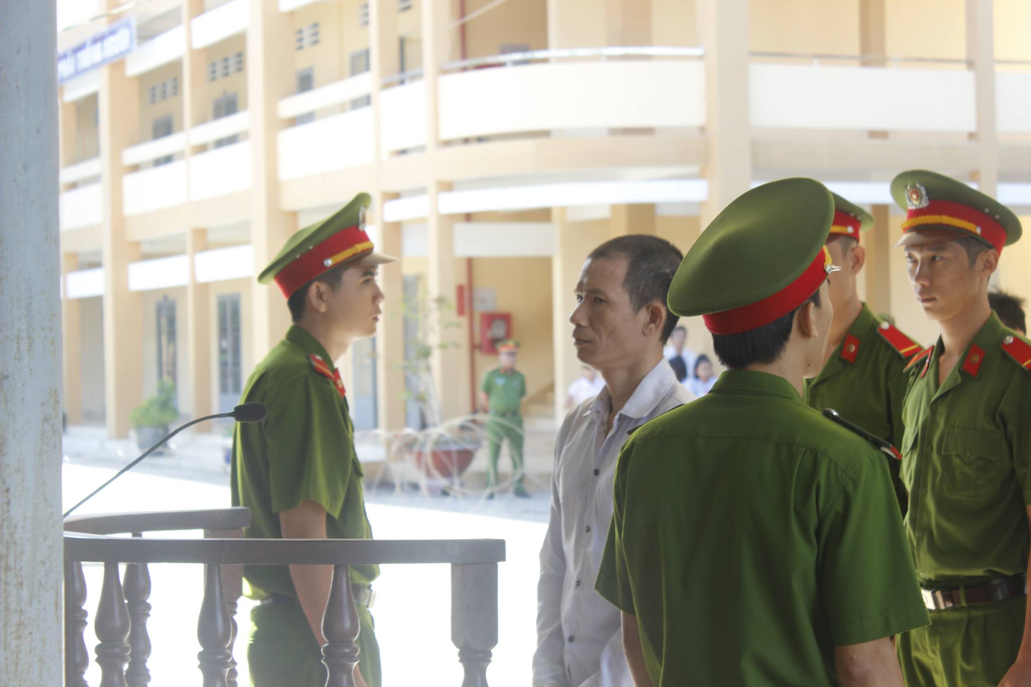 Nghi bị cắm sừng, chồng lạnh lùng xuống tay với vợ