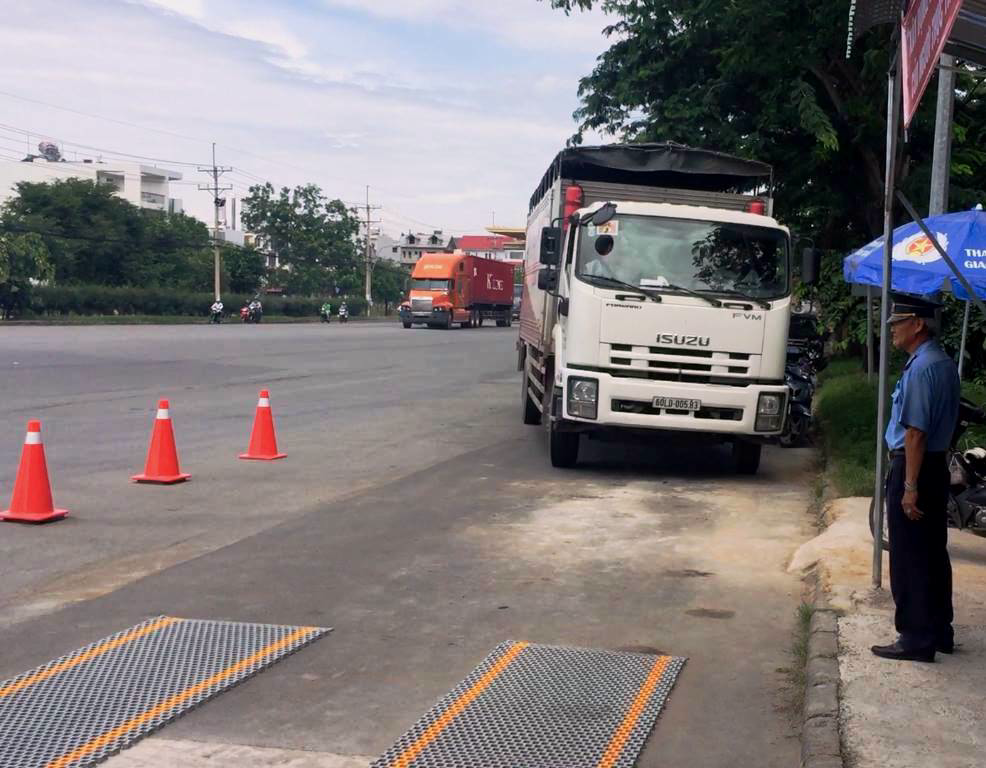 Cân tự động chốt cửa ngõ, xe quá tải khó thoát