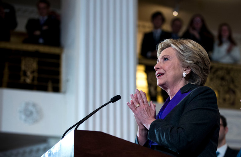 Bà Clinton đổ lỗi thất bại cho giám đốc FBI
