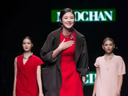 Hàng ngoại tràn vào, thời trang Việt khó chống đỡ