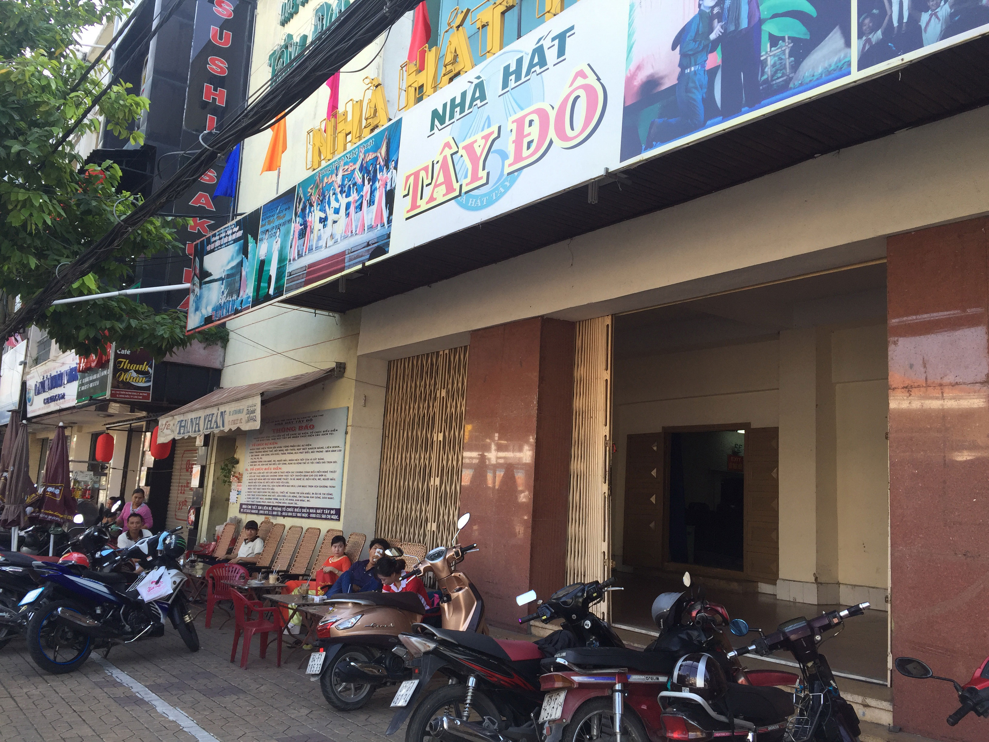Nhà hát vắng người xem (*): Chơi vơi nhà hát Tây Đô
