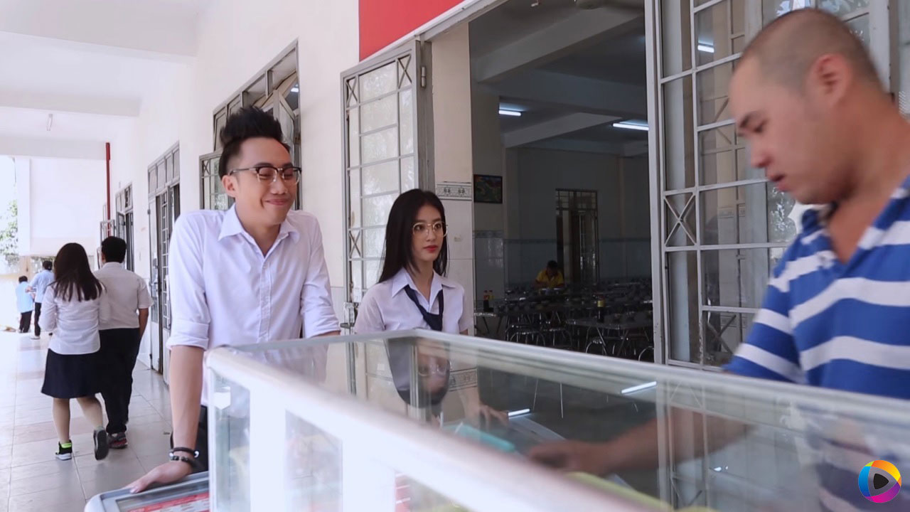 Làm phim chiếu trên mạng