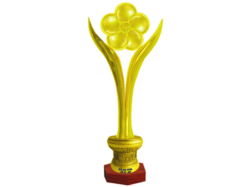 iOne TV đồng hành Giải Mai Vàng 2016
