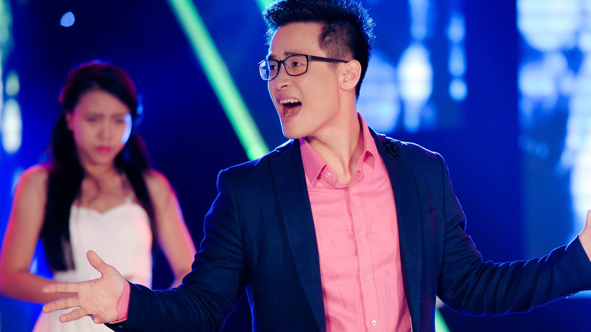 Hết thời “ca sĩ của mọi nhà”