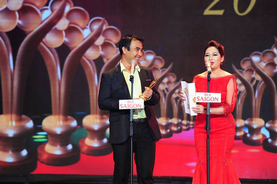 
Nghệ sĩ Quyền Linh nhận giải MC được y&ecirc;u th&iacute;ch nhất trong lễ trao giải Mai V&agrave;ng lần thứ 20- 2014&rdquo; (Ảnh: Ban Tổ chức)
