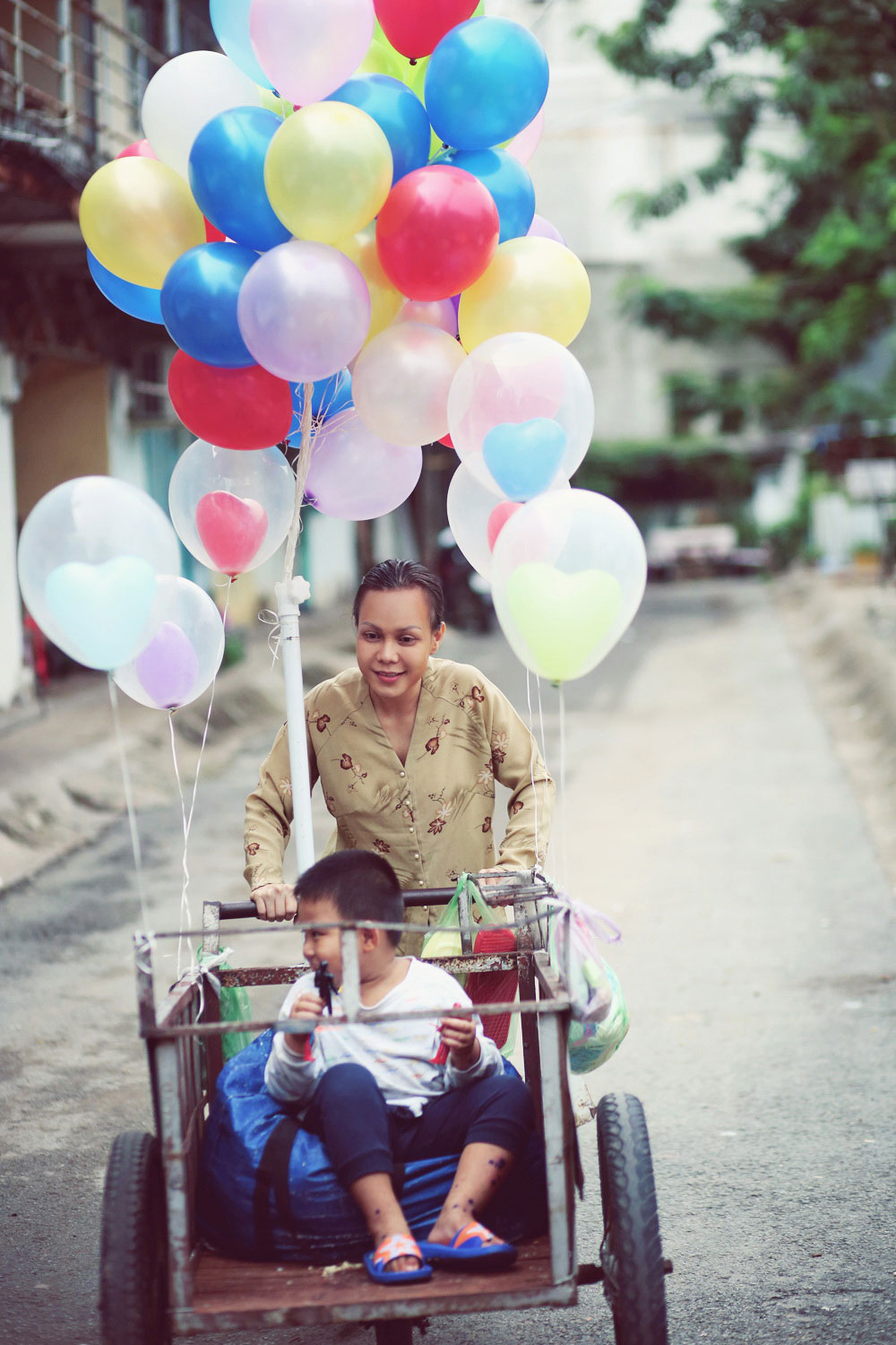 Việt Hương bền bỉ làm từ thiện