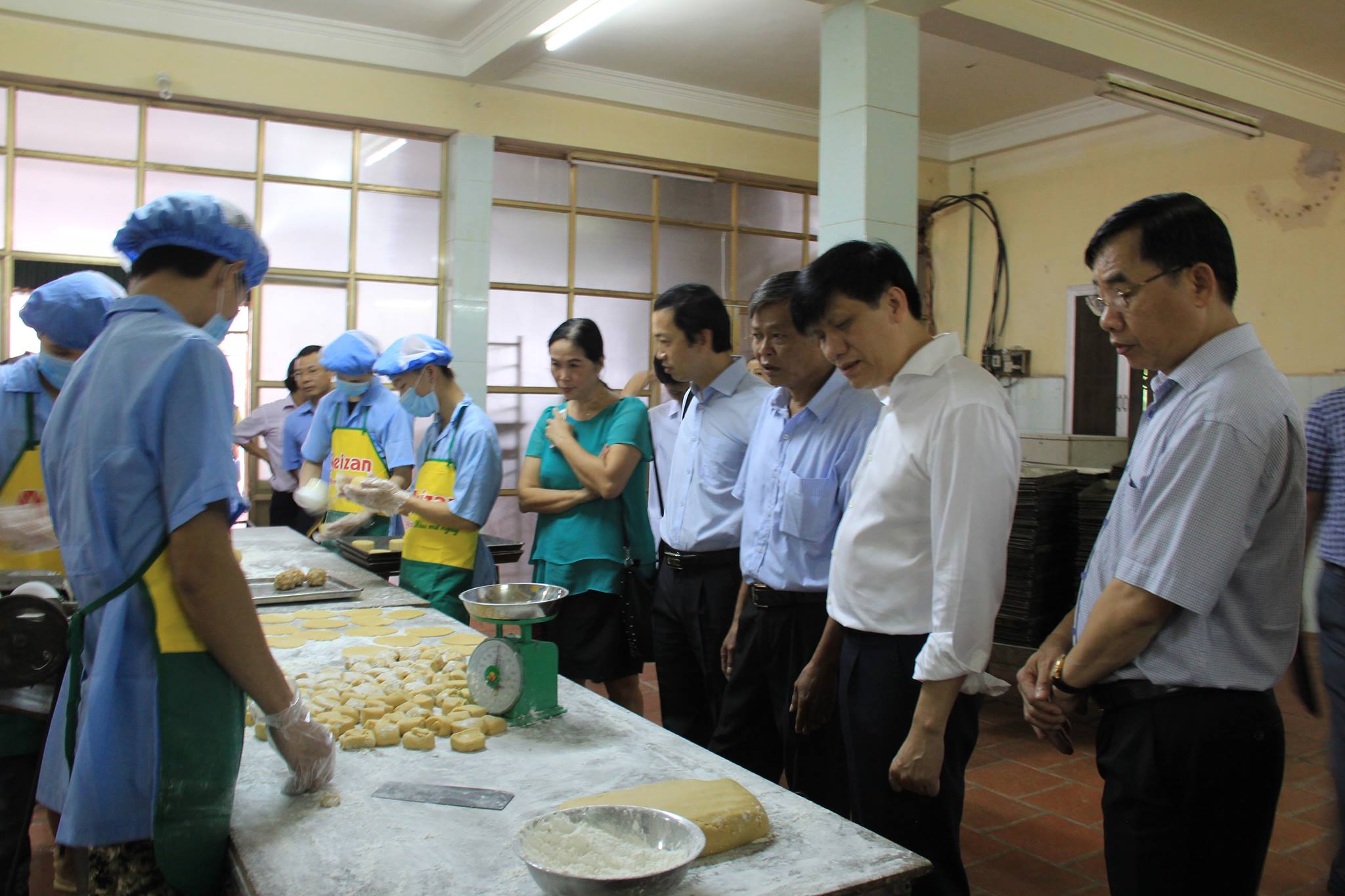 Phát hiện nhiều vụ vi phạm trong sản xuất, kinh doanh bánh trung thu