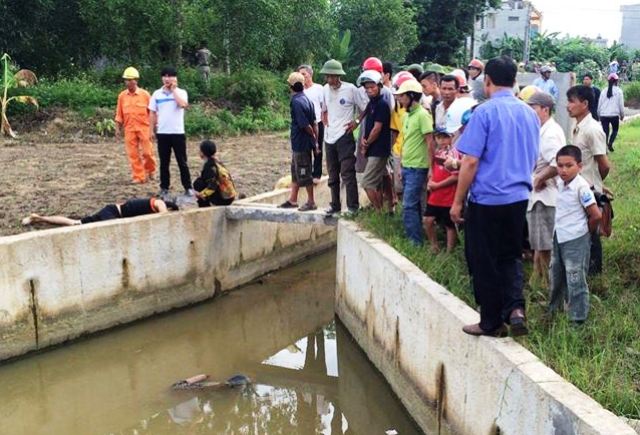 Phát hiện 2 người đàn ông tử vong cạnh Quốc lộ 10
