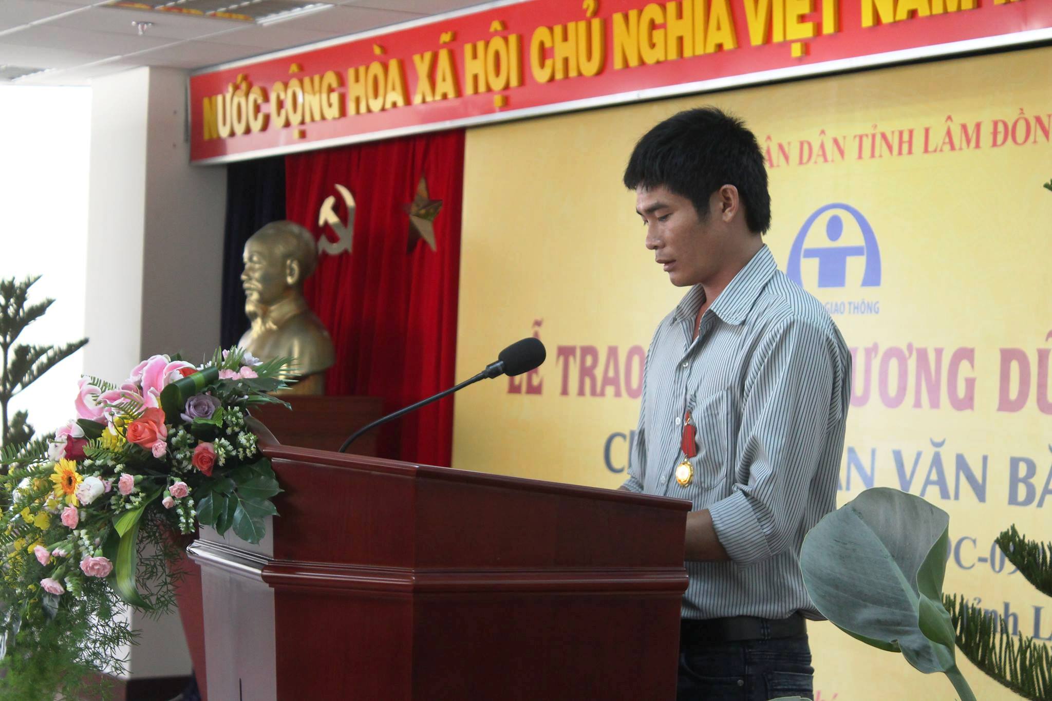 Trao Huân chương dũng cảm cho tài xế Phan Văn Bắc